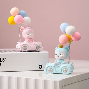 Ornement de bureau Cerf « Voyage en sécurité » en résine, décoration intérieure de voiture, accessoire de tableau de bord, couleur rose et bleue « Doux Rêve » - Product Image 1