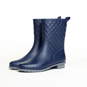 <span class=keywords><strong>Bottes</strong></span> <span class=keywords><strong>de</strong></span> <span class=keywords><strong>pluie</strong></span> en PVC tendance <span class=keywords><strong>pour</strong></span> femmes avec <span class=keywords><strong>chaussettes</strong></span> <span class=keywords><strong>chaudes</strong></span> amovibles, <span class=keywords><strong>bottes</strong></span> imperméables - Product Image 1