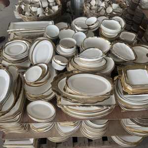 2026 Vente en Gros Vaisselle en <span class=keywords><strong>Porcelaine</strong></span> Céramique Assiettes Dorées Divers Motifs Emballage Tailles Mixtes Bols et Plats Destockage par Tonnes - Product Image 6