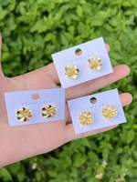 Boucles d'oreilles fines en cuivre plaqué or motif fleur, clous d'oreilles en cuivre plaqué or motif fleur pour femme, bijoux en cuivre pas chers en gros