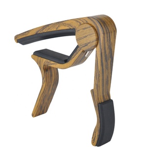 Bán Buôn Xu Hướng Mới Gỗ Màu <span class=keywords><strong>Guitar</strong></span> Capo Kim Loại Cổ Điển Acoustic <span class=keywords><strong>Guitar</strong></span> Capo Biểu Tượng Tùy Chỉnh Cho 6-Dây <span class=keywords><strong>Guitar</strong></span> - Product Image 3