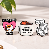 Broche en émail fantaisie motif chat, en alliage de zinc, vente directe usine, avec motifs de dessins animés mignons personnalisés, pour cadeaux promotionnels et collections
