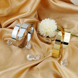 Ensemble <span class=keywords><strong>de</strong></span> brassards en métal personnalisés six pièces les plus chauds Bracelets <span class=keywords><strong>de</strong></span> manchette en plumes et feuilles <span class=keywords><strong>de</strong></span> style européen et américain - Product Image 3