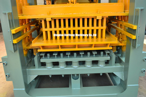 Macchina Automatica per Mattoni Qt6 15, Produzione di Mattoni Solidi e Forati da 6 Pollici in Cemento e Calcestruzzo, Macchina per Blocchi di Cemento Antichi - Product Image 3