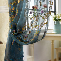 Voilage classique européen en polyester bleu poudré avec broderie florale dorée, filtrant la lumière, pour salon et chambre à coucher