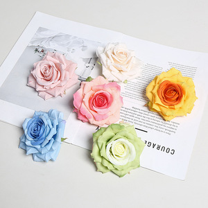 Tête de rose artificielle Lichao 10 cm en soie, accessoire de décoration de mariage prêt à l'emploi - Product Image 2