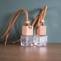 8ml nouveau couvercle carré en bois verre huile essentielle arôme suspendu vide voiture bouteille de parfum désodorisant bouteille diffuseur pendentif