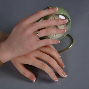 Кремниевый женский манекен под заказ, Реалистичная женская модель для маникюра и демонстрации ювелирных изделий - Product Image 1