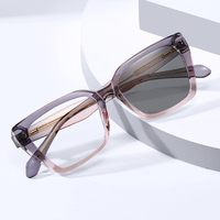 Lunettes photochromiques pour femmes MS 81719, monture carrée géométrique, style chic dégradé avec branches minimalistes