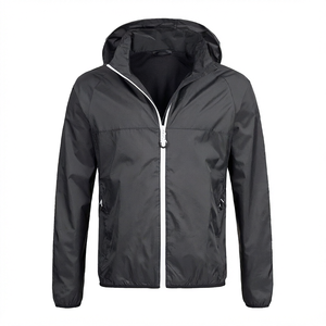 Chaqueta cortavientos impermeable con capucha desmontable para hombre, color negro, con cremallera, ligera, para correr, viajar y actividades al aire libre. - Product Image 1