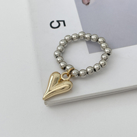 Nouvelle Bague Tendance Élastique avec Perles CCB et Breloque Cœur en Métal, Taille Unique, Bijou Quotidien Doux et Tendance pour Femme