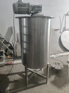 Cuve de mélange en acier inoxydable avec agitateur monté sur le dessus pour les applications de traitement des produits chimiques liquides et alimentaires - Product Image 2