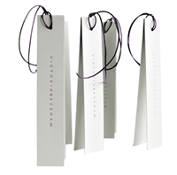 Étiquettes suspendues personnalisées en vinyle blanc imperméable pour vêtements, design minimaliste violet imprimé, étiquettes d'emballage avec cordon élastique