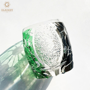 Verres à <span class=keywords><strong>whisky</strong></span> de luxe de couleur unie sans danger pour les aliments cadeau tasse en verre gaufré style <span class=keywords><strong>japonais</strong></span> coupe dichromatique tasses en verre étoile - Product Image 6