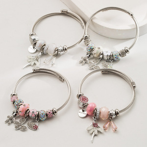 <span class=keywords><strong>Pulsera</strong></span> Panjia Dora de Acero Inoxidable Plateado <span class=keywords><strong>con</strong></span> Exquisito Patrón Geométrico <span class=keywords><strong>con</strong></span> Incrustaciones de Diamantes para Regalo <span class=keywords><strong>con</strong></span> Dije de Mariposa, Oso y Bailarina - Product Image 1