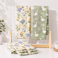 Op maat bedrukte keukendoek van zacht linnen-katoenmix, met aangepast bloemen-, dieren- of fruitmotief.