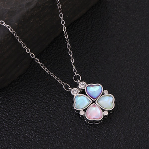 Collares de Moda de Acero Inoxidable Chapados en Oro con Colgante de Trébol en Colores Pastel y Circonitas Delicadas para Mujer - Product Image 4