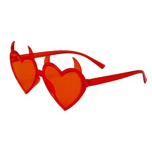 Lunettes de soleil anti-reflet confortables en forme de cœur de démon, monture complète, nouveauté pour fêtes cosplay, accessoires de costume en gros - Product Image 1