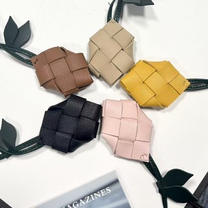 Porte-clés élégant en cuir PU tressé fait main en forme de fruit, pendentif de sac, vente en gros pour cadeaux souvenirs - Product Image 4