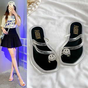 Sandales de plage amincissantes à clip d'orteil, style européen et américain, avec strass et motif <span class=keywords><strong>visage</strong></span> souriant, pour l'été et les loisirs en extérieur - Product Image 1