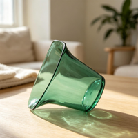 Pot de fleurs décoratif vert transparent de haute qualité en gros, jardinière de bureau peu encombrante pour l'intérieur de bureaux modernes