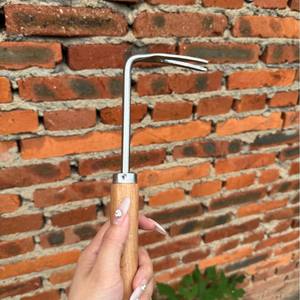 Desherbador de jardín de acero inoxidable con mango de madera, herramienta para excavar vegetales silvestres, rastrillo, <span class=keywords><strong>pala</strong></span> de jardín, gancho, plateado y marrón - Product Image 3