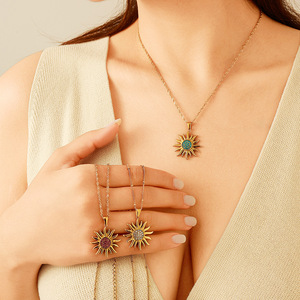 สร้อยคอรูปทรงดวงอาทิตย์ โลหะผสมสังกะสี ชุบทอง 18k จี้ฝังไมโคร ของขวัญสไตล์ยุโรป - Product Image 1