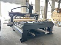 Centre de traitement CNC à commande numérique avec ATC linéaire 1325 pour le travail du bois, la découpe du MDF et du contreplaqué, certifié CE