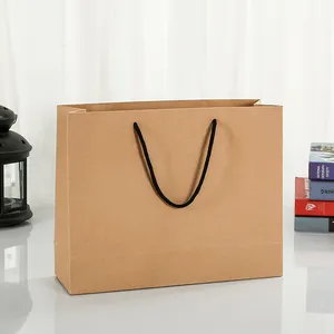 Grosir pesanan khusus mewah Kraft pegangan tas kertas daur ulang kemasan ritel sepatu pakaian bulu hadiah merek Logo karton