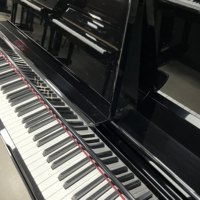   UX10A avec support en forme de X, excellent son et toucher, piano acoustique professionnel