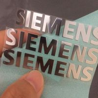 Étiquettes adhésives personnalisées 2025 à peler et à coller, logo métallique en relief, autocollants pour produits électroniques, haut-parleur