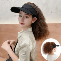 Queue de cheval haute avec chapeau et perruque, coiffée style Corn Curl, en fibre haute température, idéale pour la mode printemps-été.