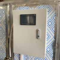 Mobiele industriële droogkast met heteluchtcirculatie voor de verwerking van vlees, fruit en groenten in een verwerkingsbedrijf