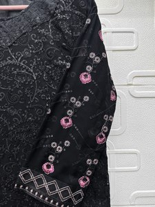 ชุดเสื้อคลุมดีไซน์เนอร์มีงานปักที่สวยงามและงานทำมือจับคู่กับ organza dupatta และกางเกงดีไซเนอร์ชุดทำงาน salwar - Product Image 3