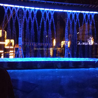 Cascade d'eau numérique en acier inoxydable sur mesure avec design moderne pour projet de décoration murale extérieure