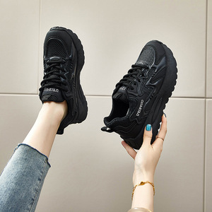 Chaussures de sport respirantes pour femmes, nouvelle collection printemps 2025, semelle épaisse, style Joker, en maille fine pour la course 26 - Product Image 4