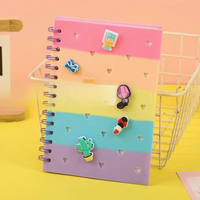 Carnet à spirale 80 feuilles avec couverture PU, motif dessin animé mignon et bouton cœur, idéal comme cadeau de papeterie pour les élèves et les prix scolaires