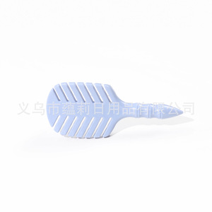 Mini peigne portable en plastique ajouré motif feuille, brosse à cheveux de voyage pour femmes, massage antistatique, grande taille - Product Image 1