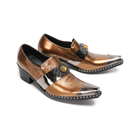 NA1014 Mocassins pour hommes en cuir verni à bride ornée de pierres, bout métallique pointu, talon épais, chaussures habillées à enfiler pour occasions formelles et de fête