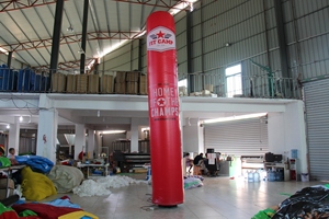 Tubo inflable negro para eventos publicitarios - Product Image 3