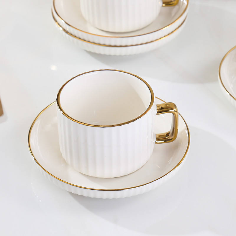 ถ้วยและจานรองชามเดี่ยวเคลือบทองลายทางสีขาว