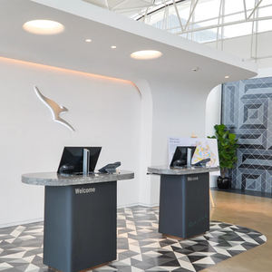 Bureau d'information de point de contrôle de sécurité de surface solide en acrylique petit comptoir d'enregistrement comptoir de réception <span class=keywords><strong>VIP</strong></span> de luxe d'aéroport - Product Image 5