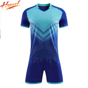 Op maat gemaakte voetbalshorts - 100% polyester, sneldrogend, verloopkleur, ademend & bedrukt - Product Image 1
