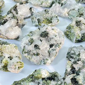 หินคริสตัลธรรมชาติทัวร์มาลีนสีเขียวหยาบพร้อม symbiosis ควอตซ์ใส - Product Image 4