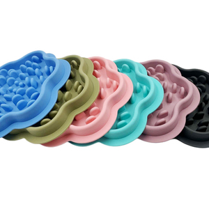 Tapis de gamelle pour animaux de compagnie en silicone durable gravé au laser, antidérapant, anti-glouton, pour l'alimentation lente des chiens - Product Image 3