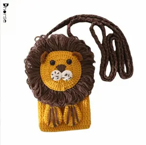 中国手工工艺狮子设计钩针手机袋