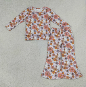 Conjunto a juego para niñas con temática de Halloween, top de manga larga con estampado de calaveras y lazo en toda la prenda, pantalones acampanados decorados - Product Image 6