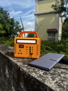 Station d'alimentation portable 100W 192Wh, générateur solaire avec prises AC, USB et DC - Product Image 4