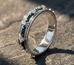 Bague Éternité Style Cour Antique en Argent S925 avec Moissanite Brillante Incrustée et Émail Vert – Élégante Bague pour Femme, Idéale pour un Cadeau - Product Image 6
