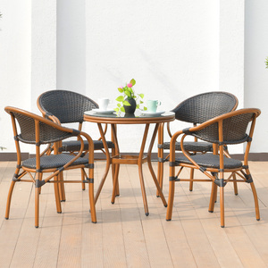 Table et chaises de salle à manger de jardin Table de patio en rotin Chaise de loisirs 5 pièces Ensembles pas cher Prix Mobilier d'extérieur Plateau en verre - Product Image 1